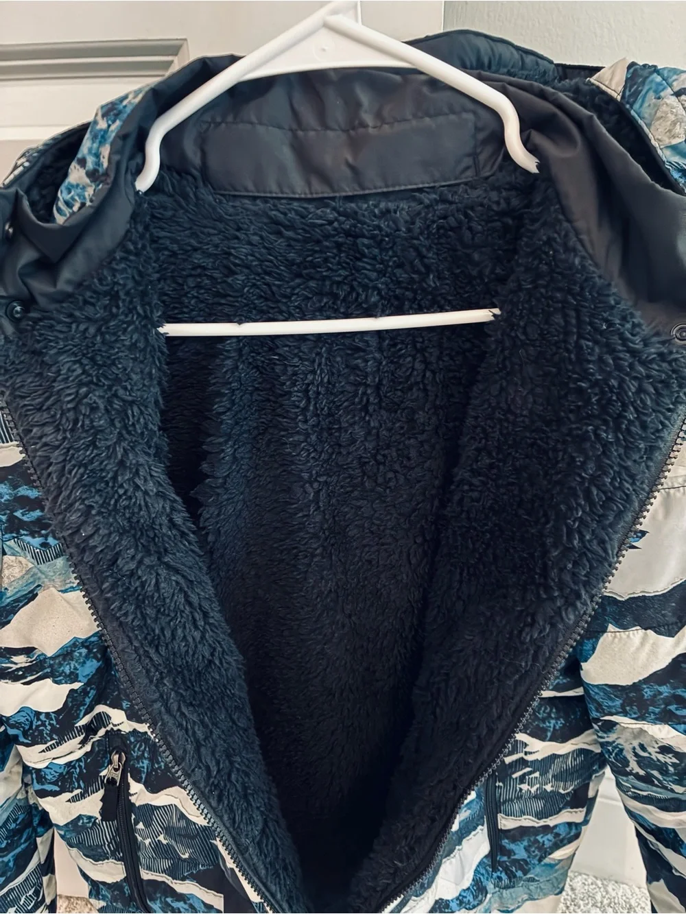 The North Face Kids Blue, Navy & White Mountain-Print Puffer Jacket
